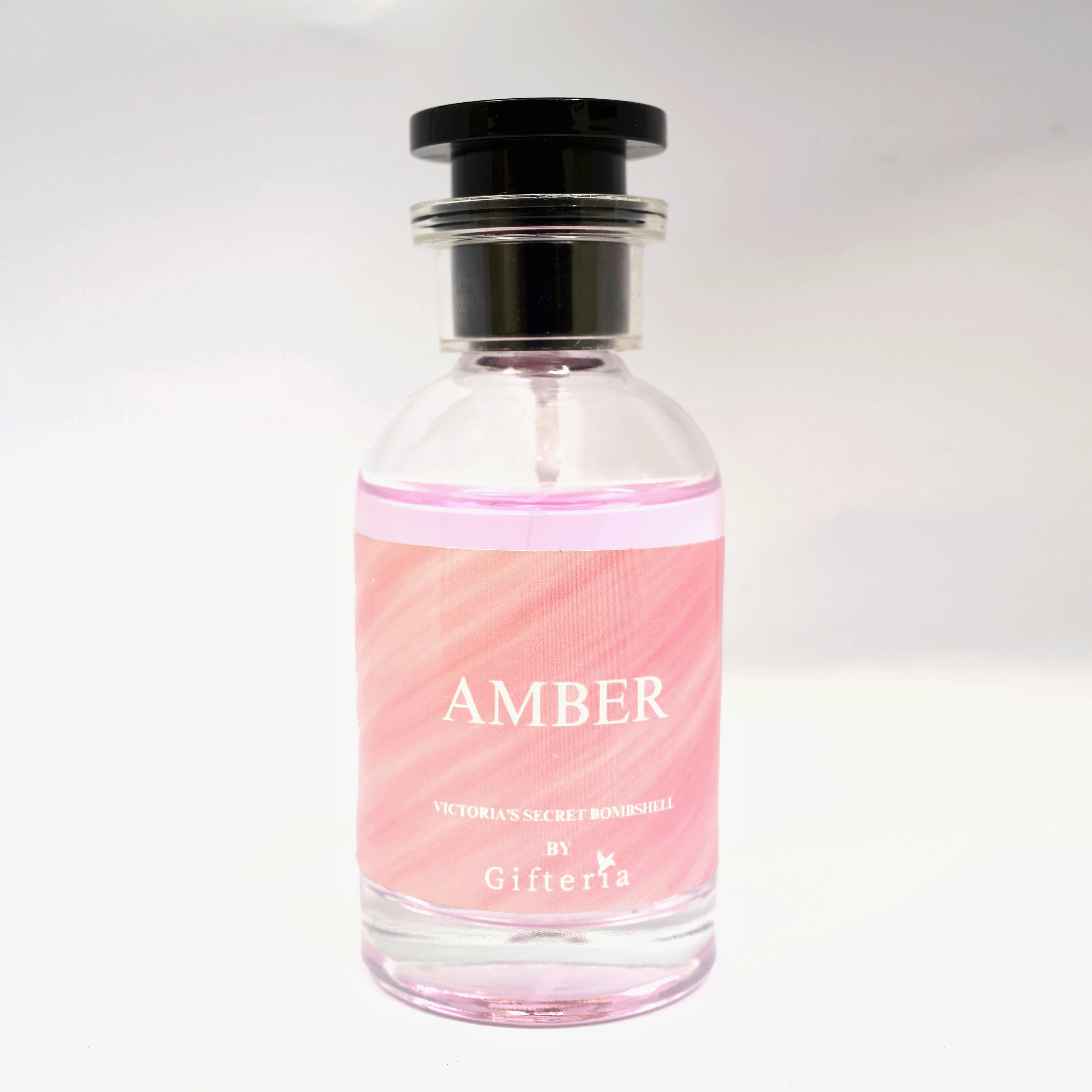 𝐀𝐌𝐁𝐄𝐑 Scent Inspired by the Elegance of  𝐕𝐢𝐜𝐭𝐨𝐫𝐢𝐚’𝐬 𝐒𝐞𝐜𝐫𝐞𝐭 𝐁𝐨𝐦𝐛𝐬𝐡𝐞𝐥𝐥(50-ML)